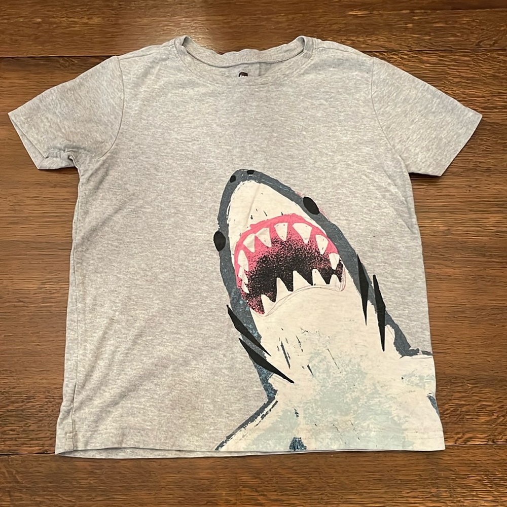 Like new boys Tea Collection tee size 8